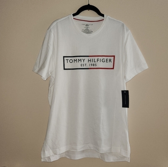 ⭐️ x2 HOST PICK ⭐️ NWT Tommy Hilfiger Short Sleeve Shirt - Picture 1 of 4